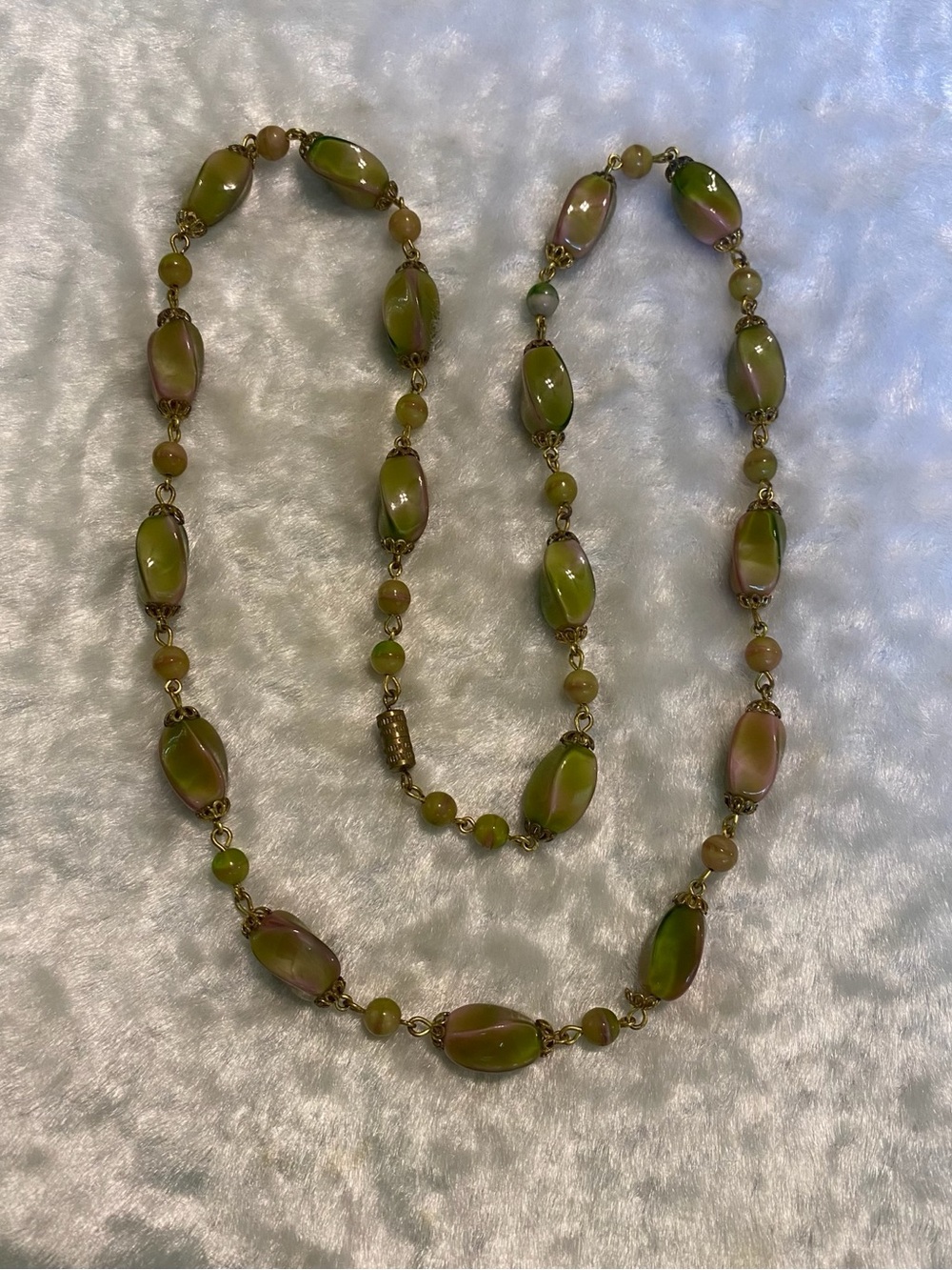 🍀VTG Olive Green Glass Bead Necklace